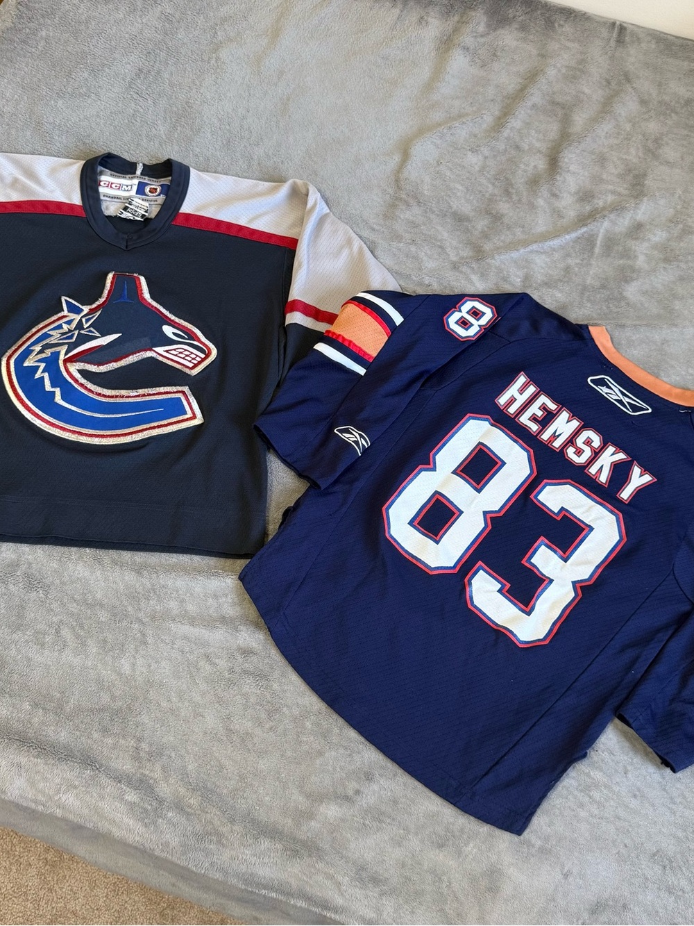 2 Hockey Jersey Oilers Hemsky Canucks CCM Reebok size S/M Small Medium Youth